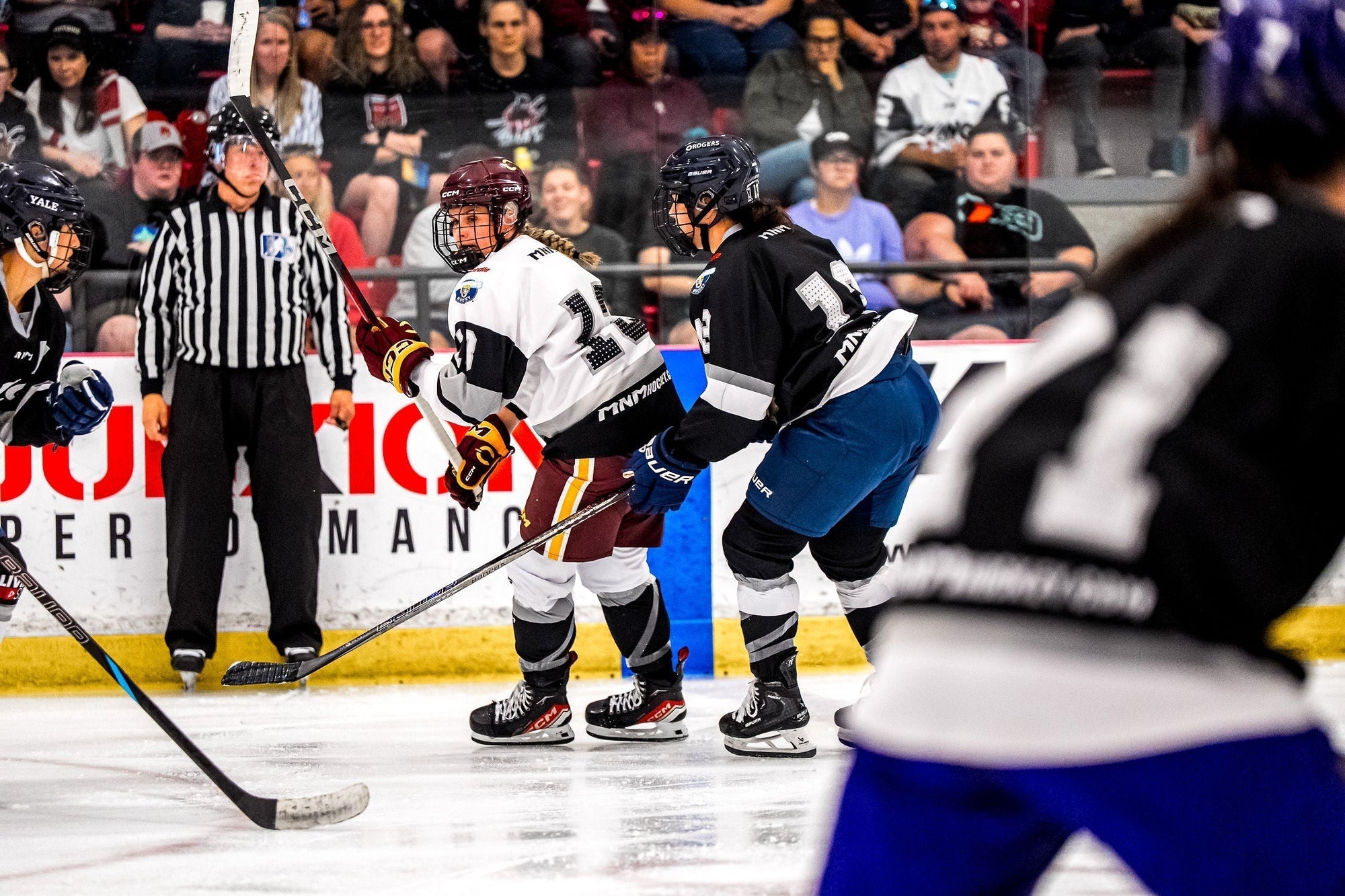 Semaine 4(F) : Salle comble et hockey spectaculaire